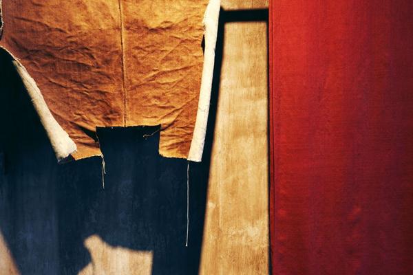 how to install fabric-backed wallpaper