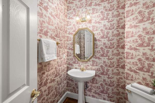 wallpaper for small bathrooms